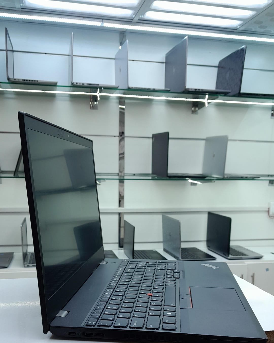 Lenovo ThinkPad P52s Mobile Workstation Ultrabook - Image 5