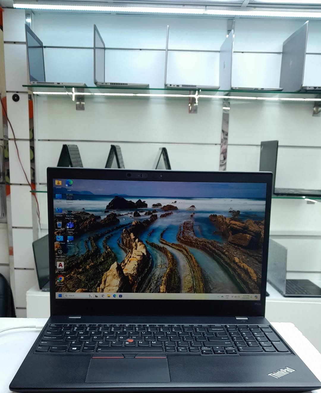 Lenovo ThinkPad P52s Mobile Workstation Ultrabook - Image 6